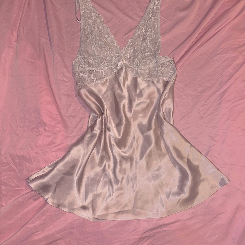 Elegant Lace Trim Satin Chemise